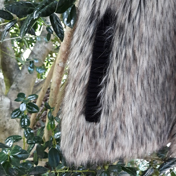 FURRY SILVER GRAY &  BLACK VEST, L - Picture 2 of 8